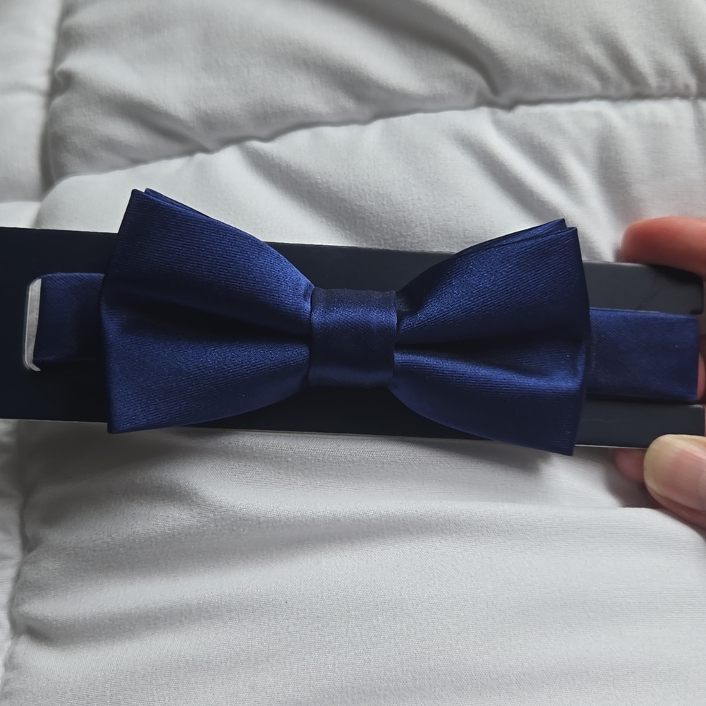Pre-tied Butterfly Classic Hue Satin Bow Tie Navy Blue Wedding Groom Bridal NWT - Picture 3 of 12